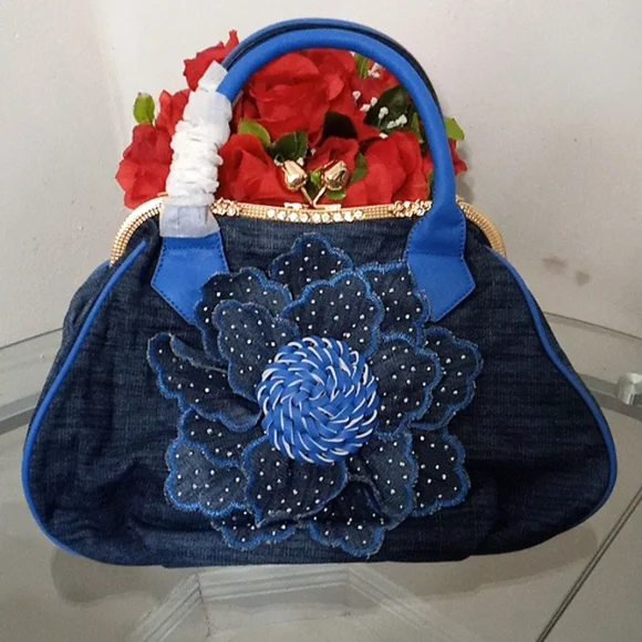 NWT🎁FREE GIFT INCLUDED🎁 Brand New Rhinestones Crystals Denim Shoulder Handbag - Picture 4 of 16